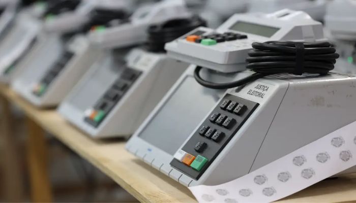 Presidente do TSE cria comissão para combater IA ilegal nas eleições